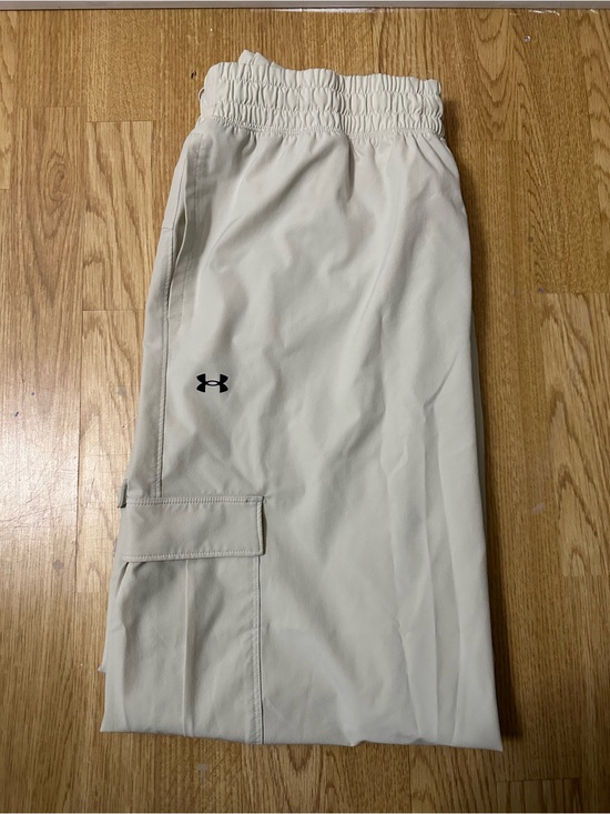 Under Armour Pants - Under Armour Lightweight Parachute Cargo Pants Cinch Hem Off White - Large